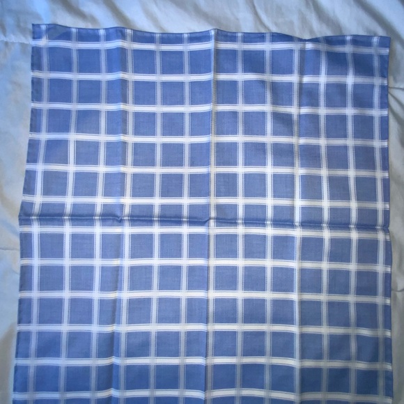 Zilly hand made in France, 100%Cotton pocket square. - Picture 2 of 3